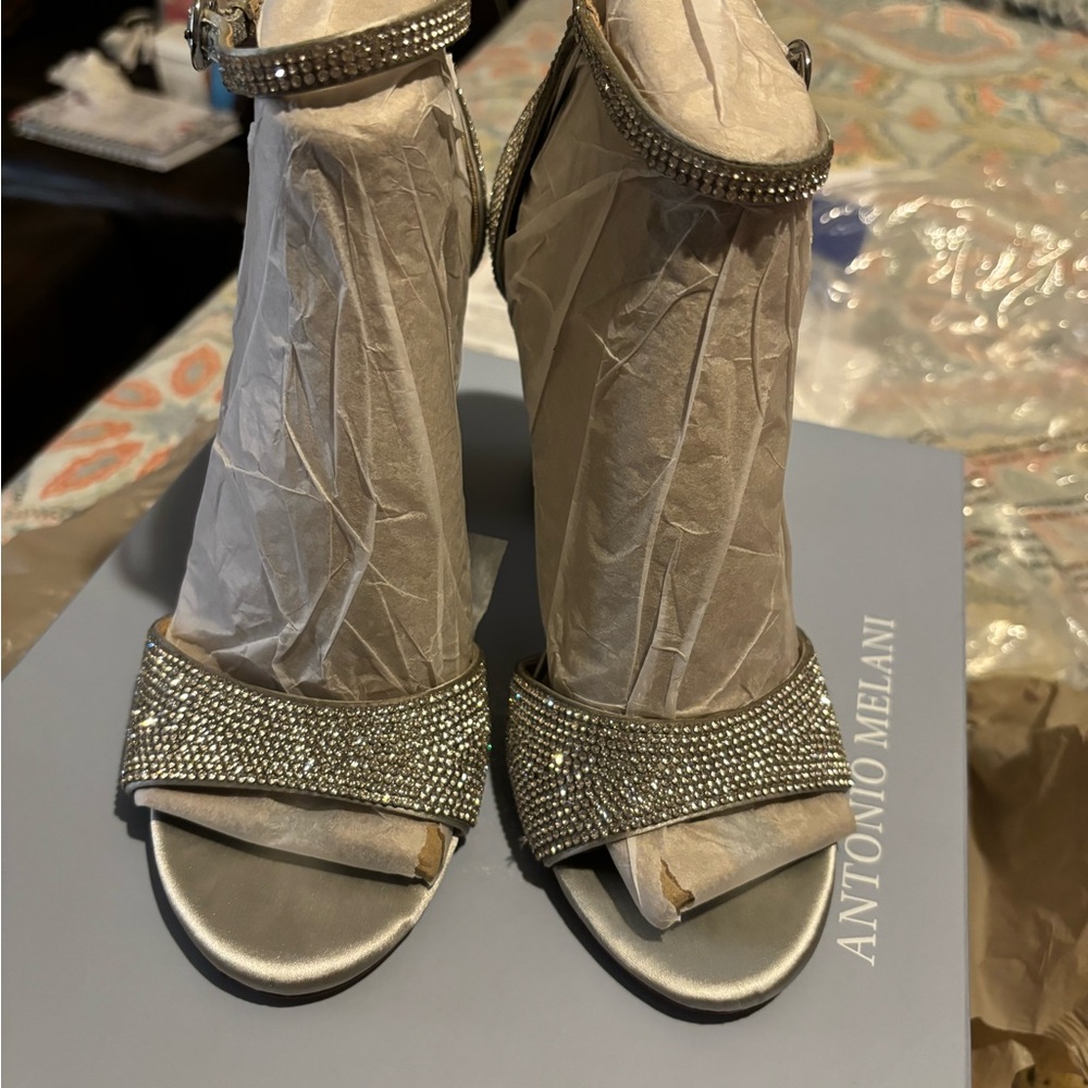 Antonio Melani high heel shoes in size 5 1/2 used only once for s photo shoot